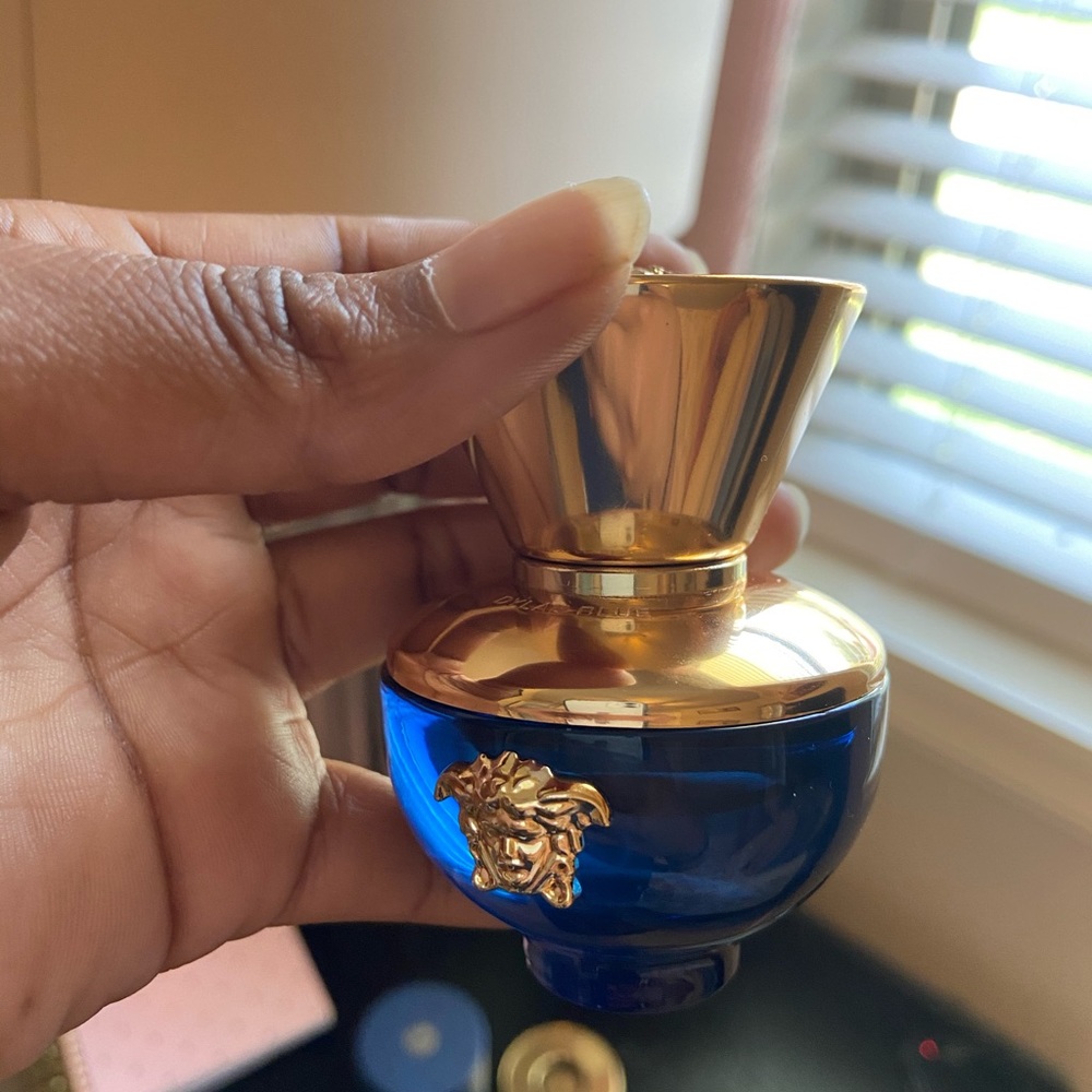Versace - Picture 3 of 4